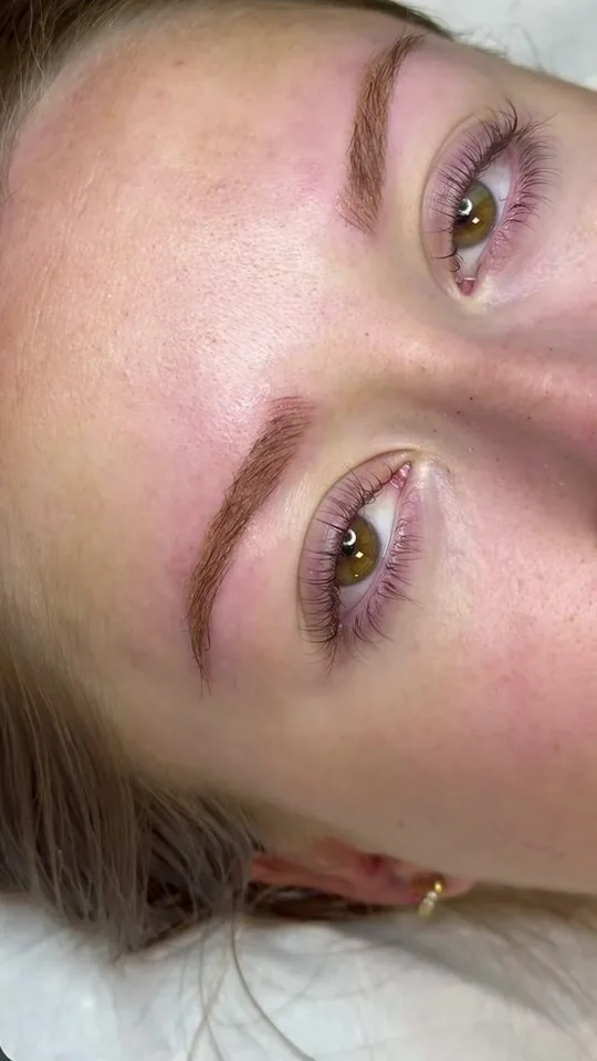 Le résultat : les sourcils, en gros plan